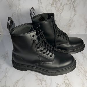 8-eye all black smooth Dr. Martens